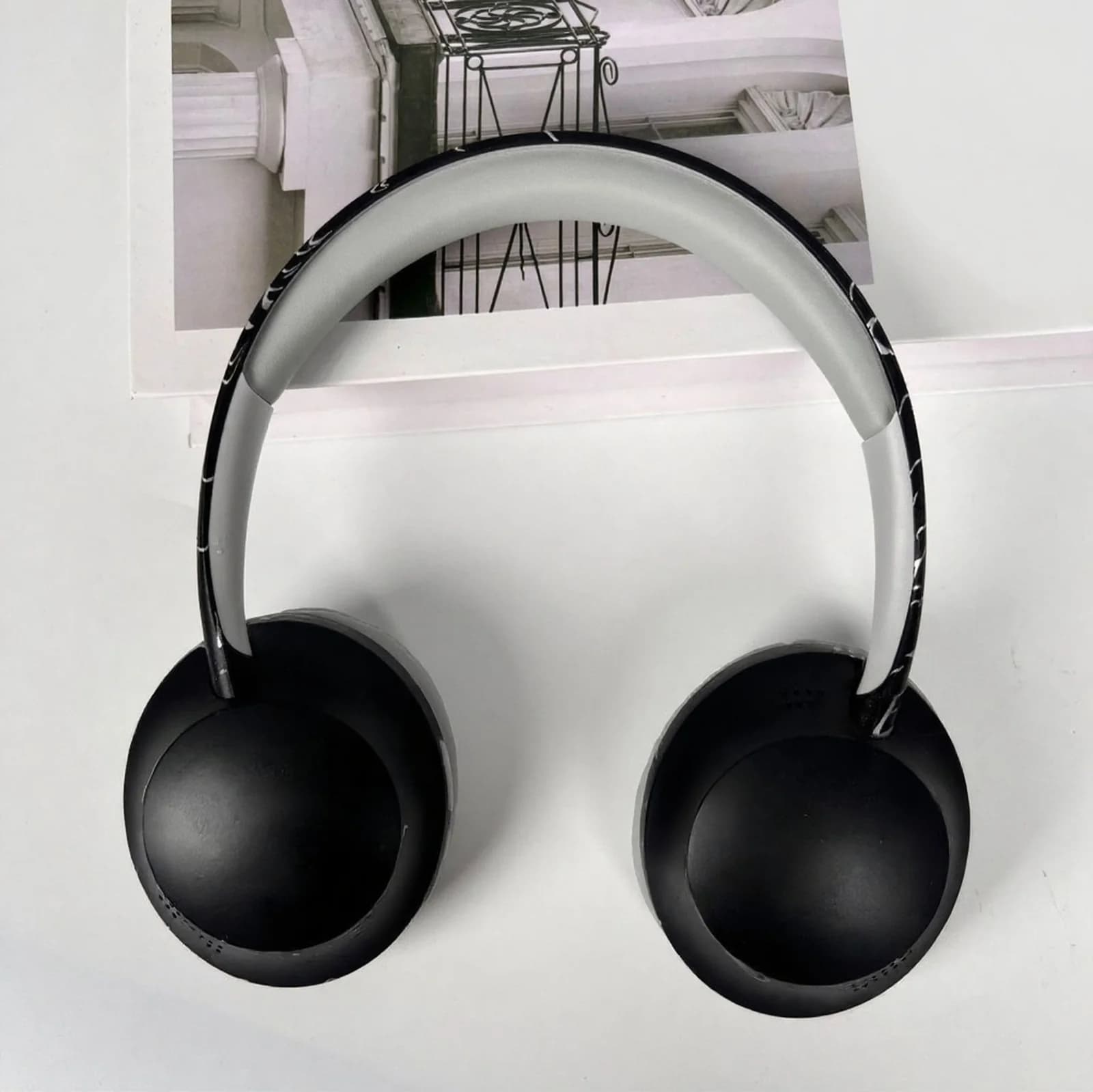 Trådlösa över-örat hörlurar med Bluetooth 5.4 och TF-kortplats